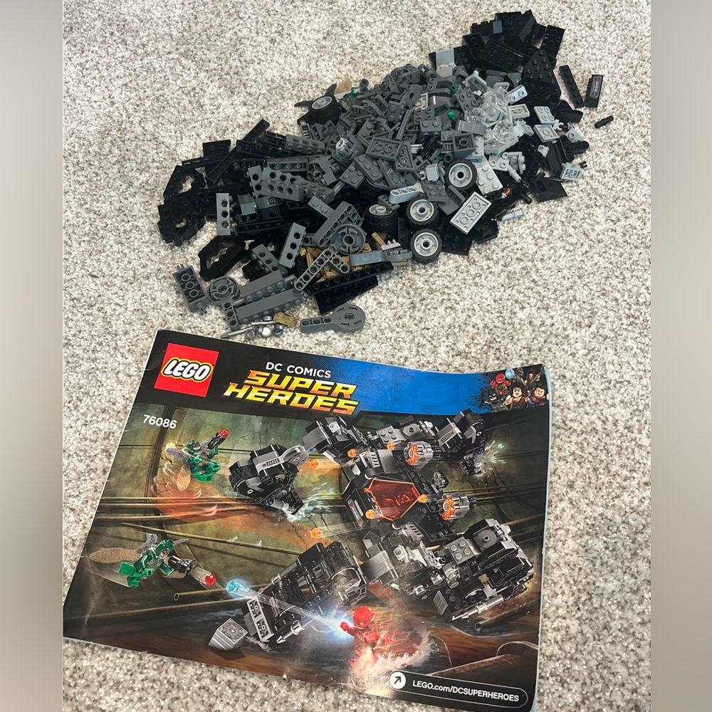 LEGO DC Comics Super Heroes Set - Black, Gray, and Green